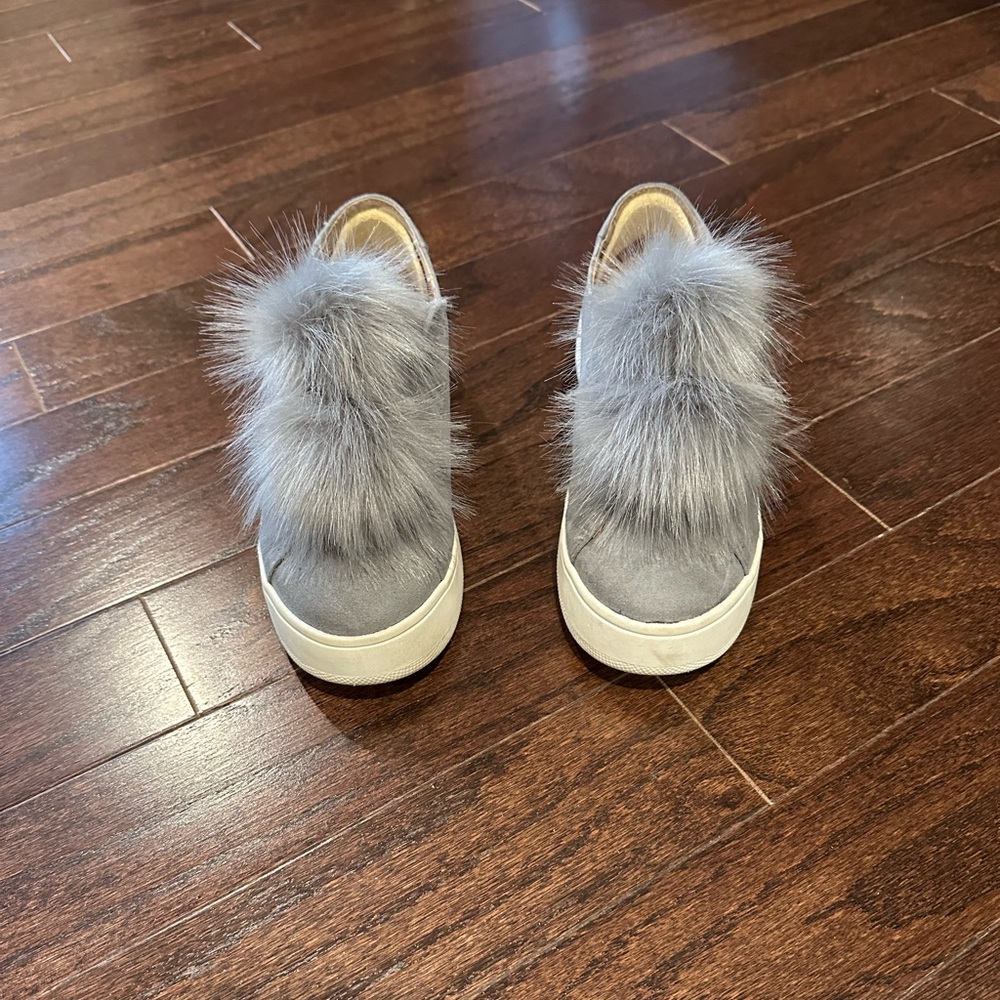 Steve Madden gray suede sneakers, size 6